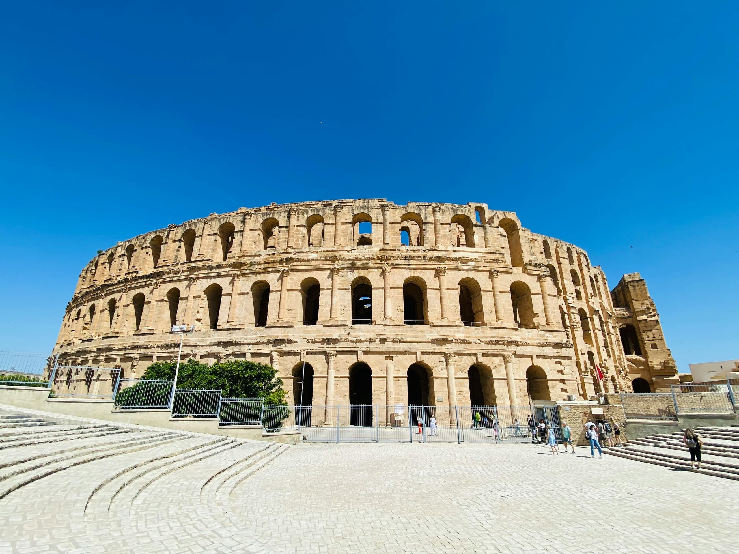 Explore El Djem Coliseum: Africa’s Largest Roman Amphitheater and Ancient History Experience