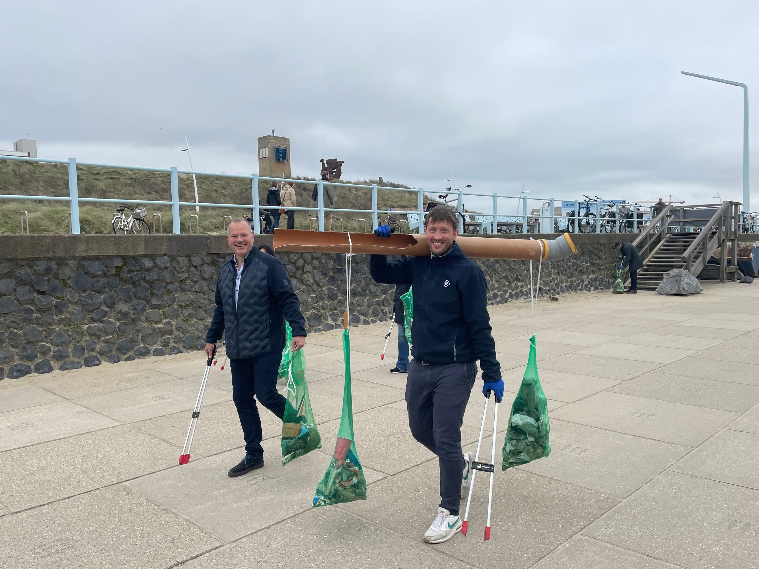 Amsterdam North Sea Beach Cleanup: Two-Hour Team Event with Plastic Whale photo 4