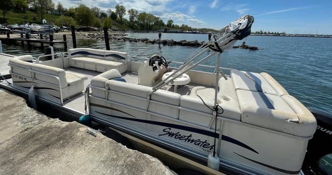 25' Sweetwater Boat Rental in Erie, Pennsylvania