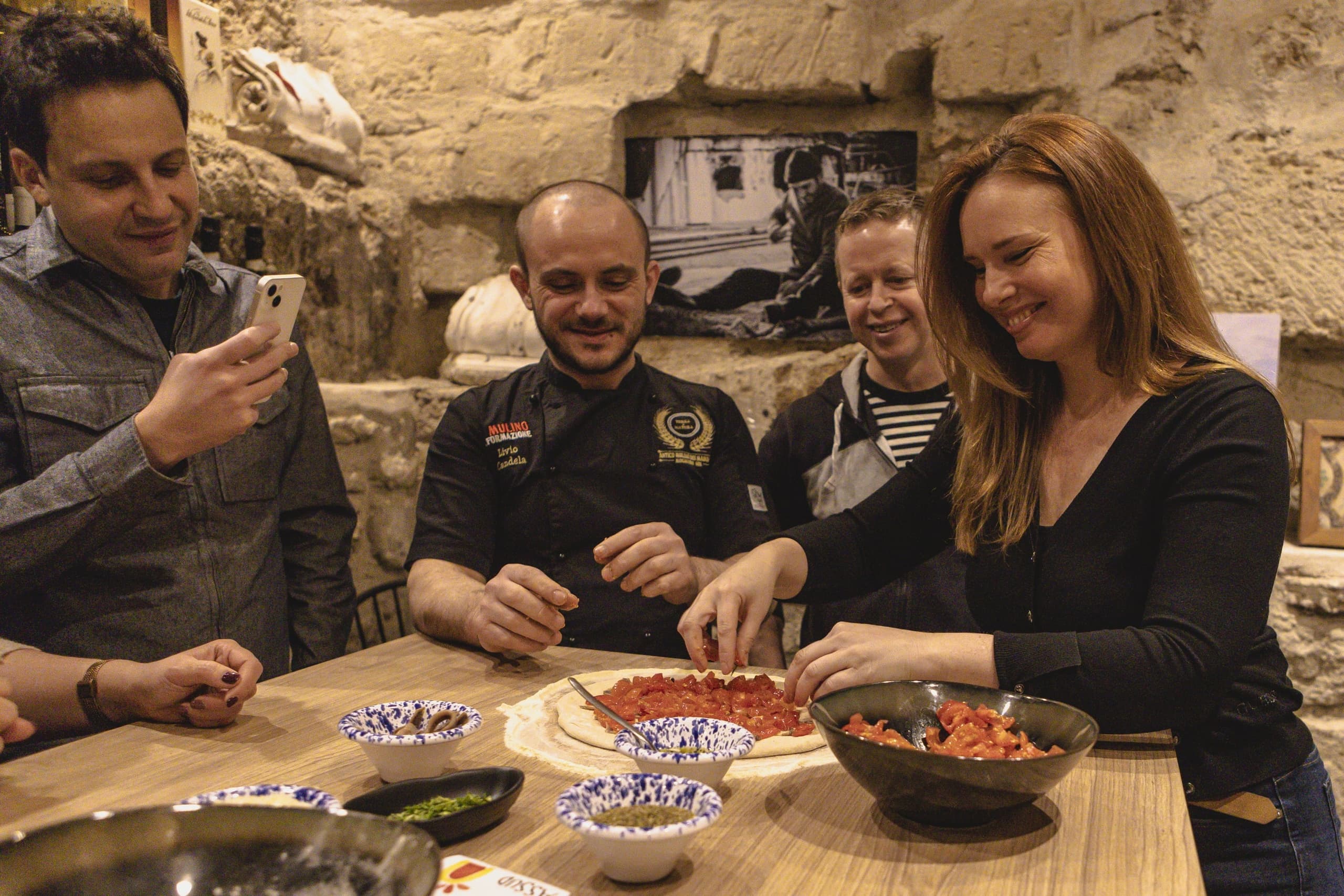 Palermo Evening Food & Wine Tour: La Kalsa, Pizza Lesson & Cannoli