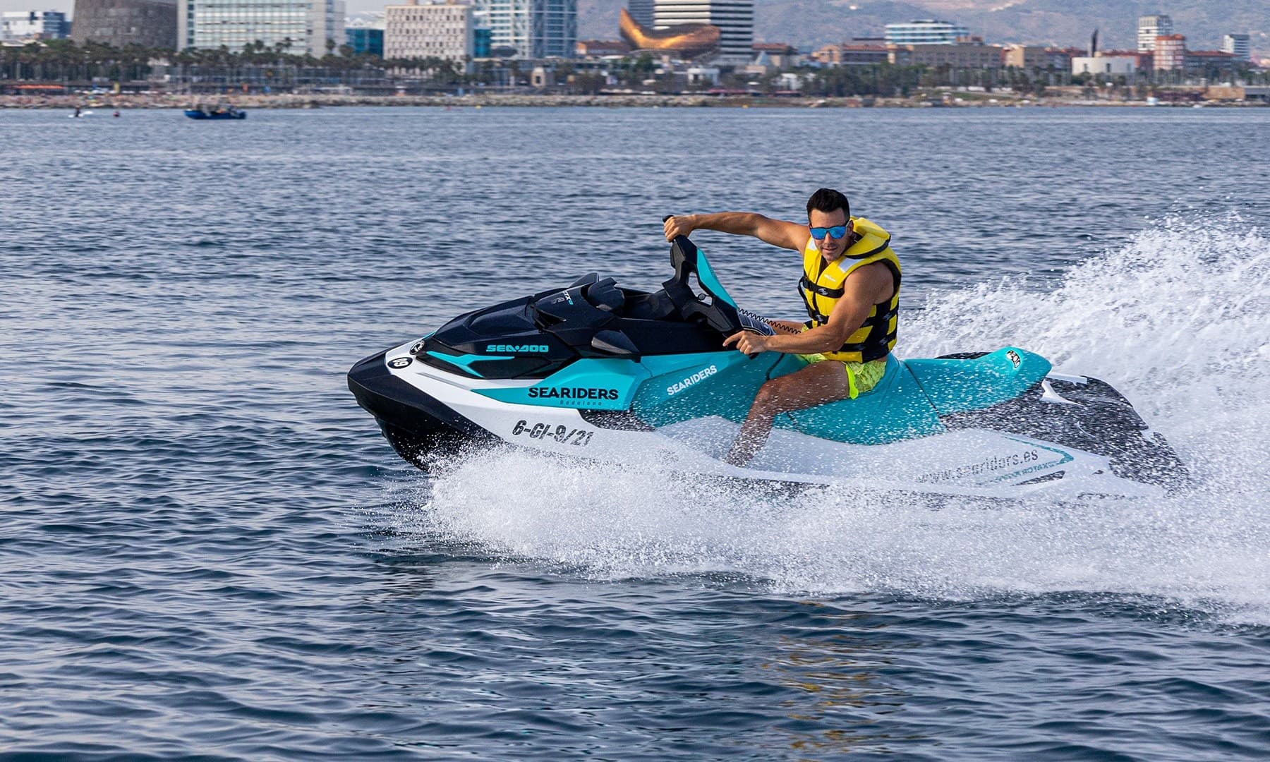 Jet Ski Libre por la Costa de Barcelona: Alquiler con Licencia en Badalona