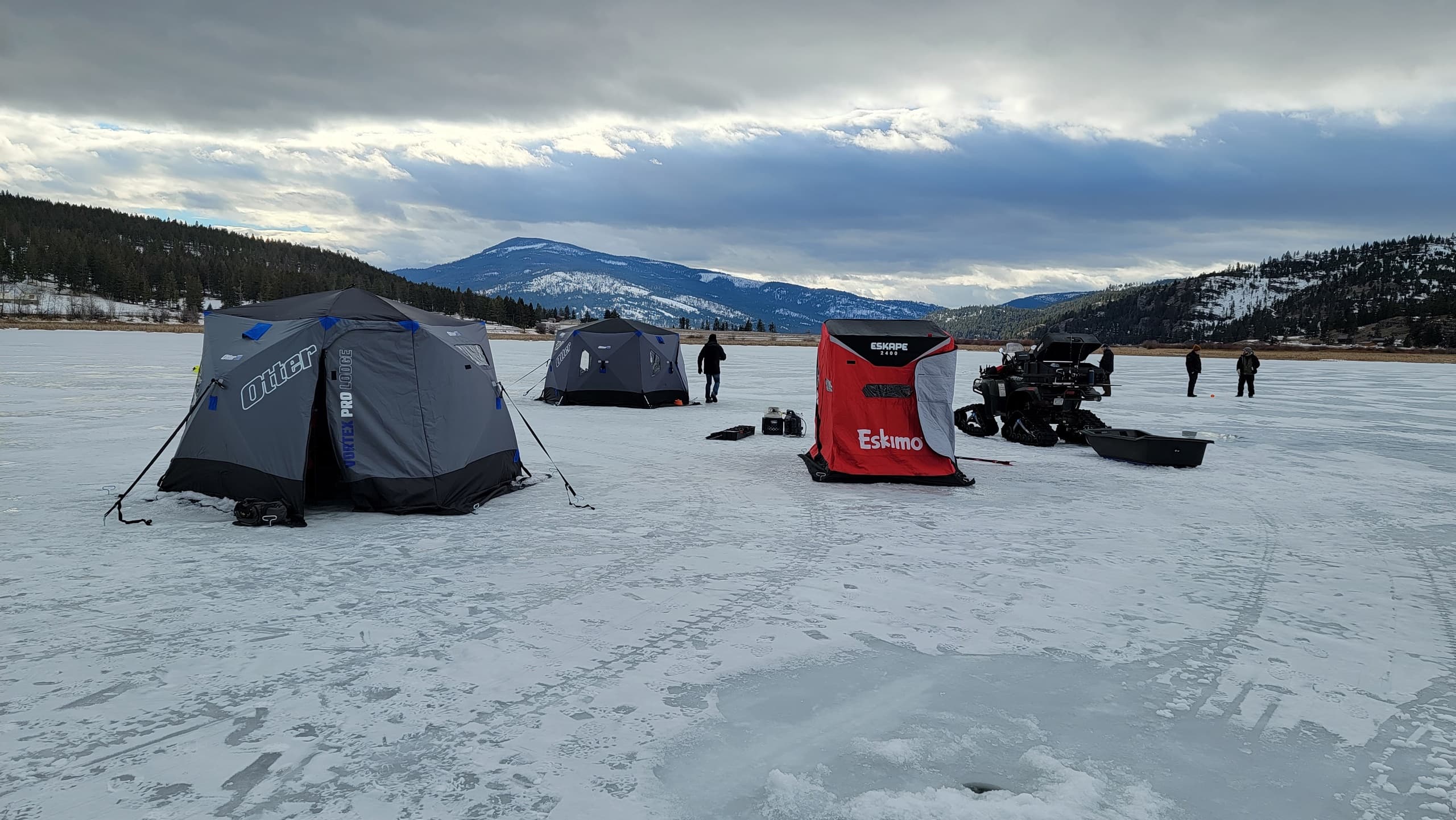 Ice Fishing Trip AM: 4-Hour Private Ice Fishing Charter in Lakeside MT
