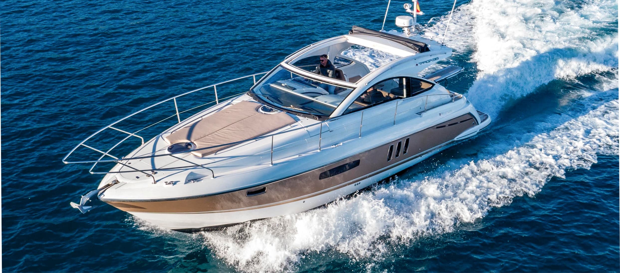 Paseo en Yate Silvia I: Luxurious Yacht Cruise in Las Palmas