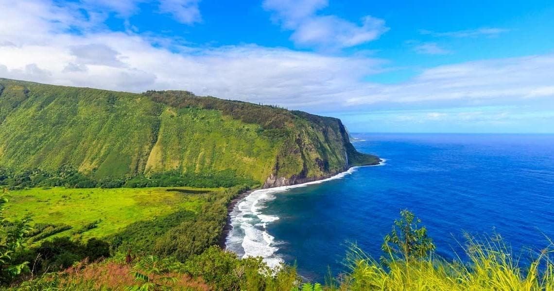 Hiking along coastal emerald cliffs with Pacific ocean view