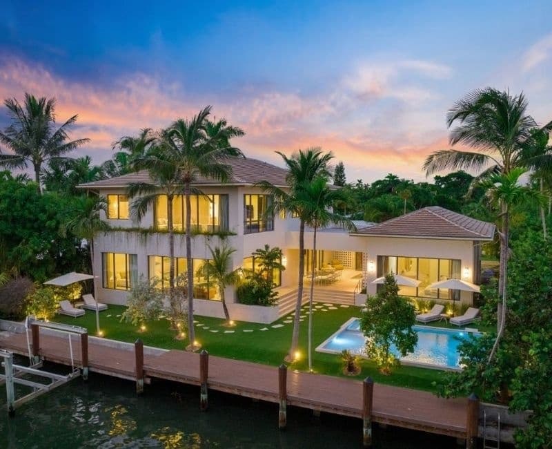 Miami PLATINUM Experience: Private Villa and Multi-Day Yacht Charter in Biscayne Bay