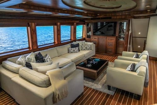 Emerald Coast Yacht Charter with Ready II Play