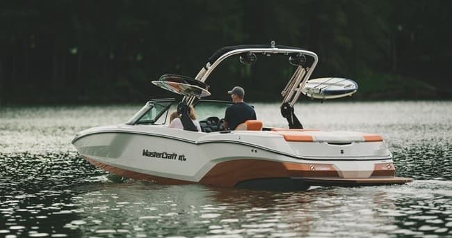 Experience Thrilling Wake, Surf, and Ski Boat Rentals in Dorset, Ontario