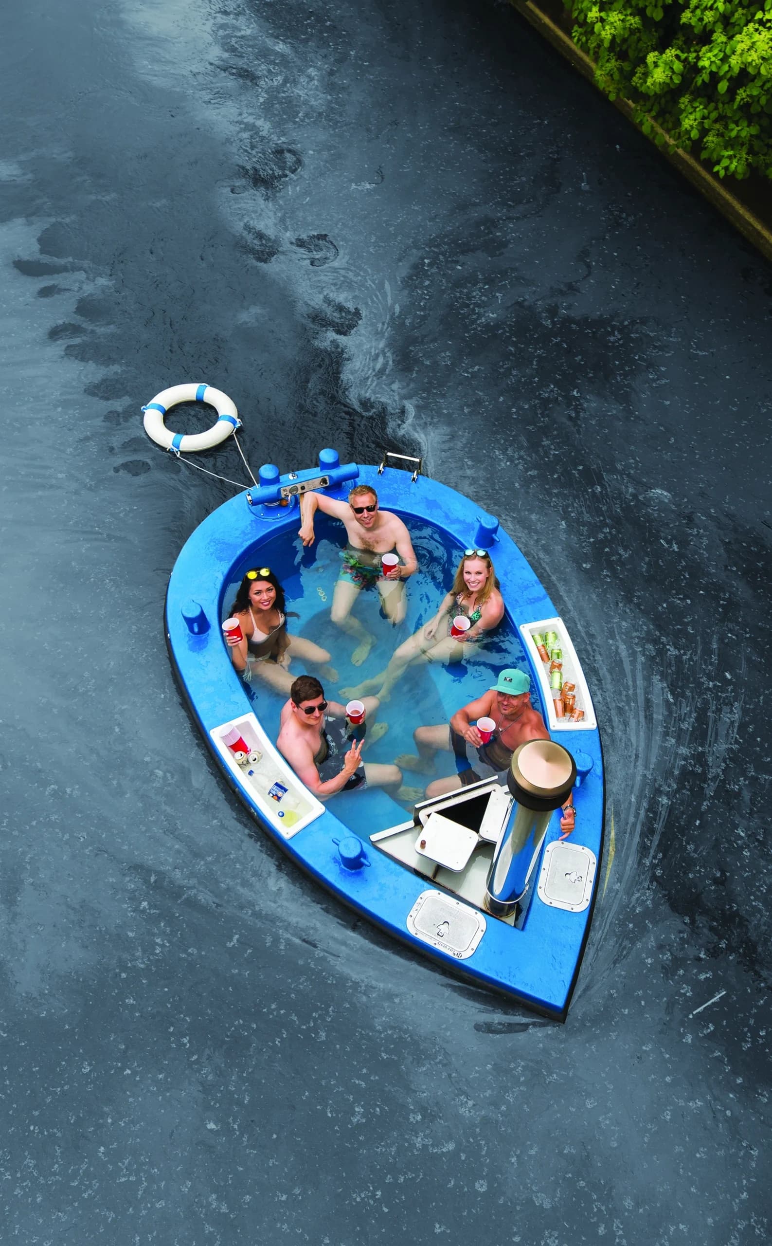 Private Hot Tub Boat Cruise in Boston: Skyline Views & Plane Watching photo 3