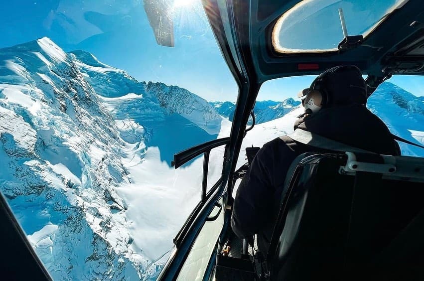 Soar Over Shackleton Glacier: A 50-Minute Helicopter Adventure with Whiskey Tasting