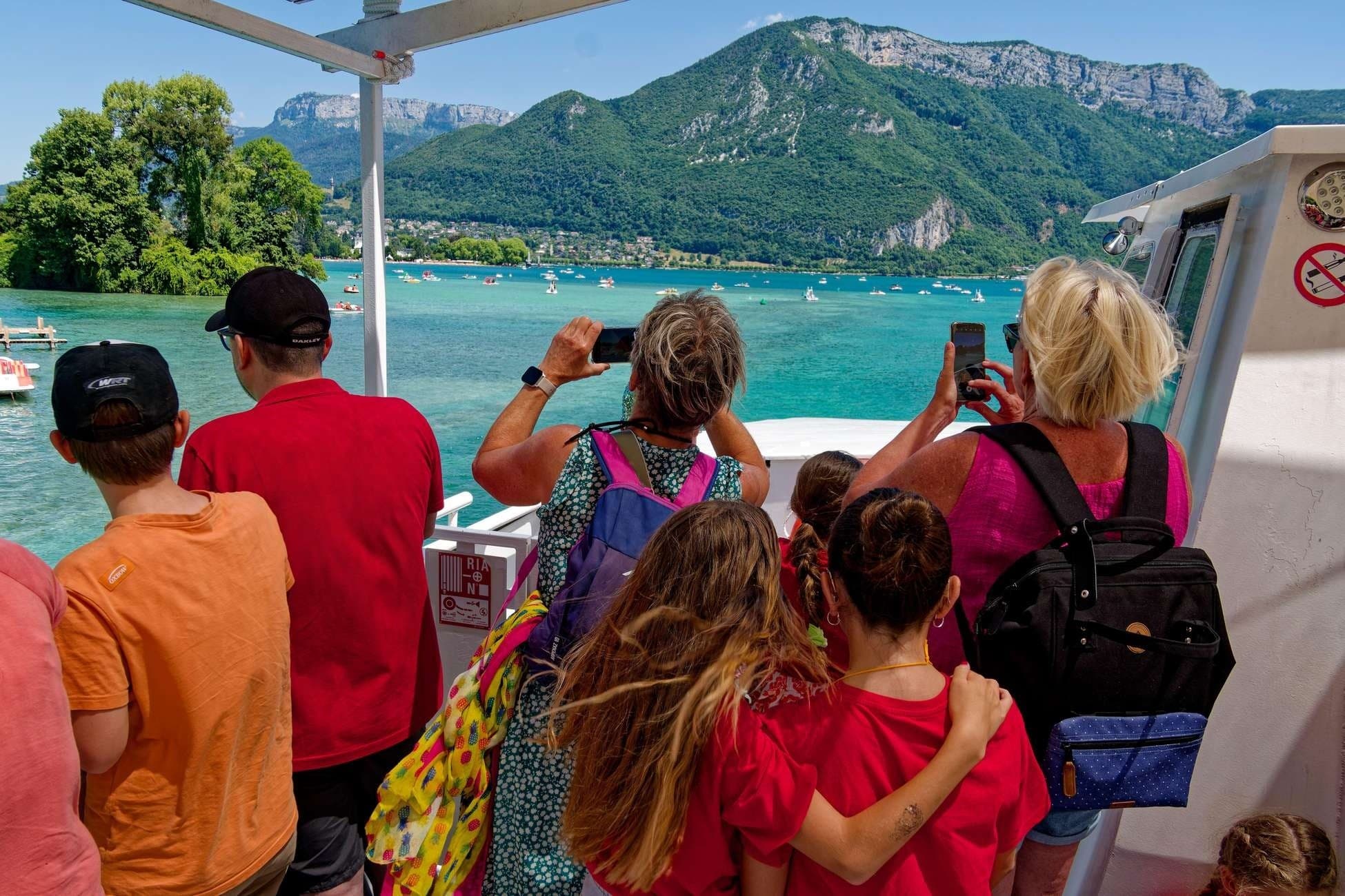 Annecy Old Town Walking Tour and Scenic Lake Cruise