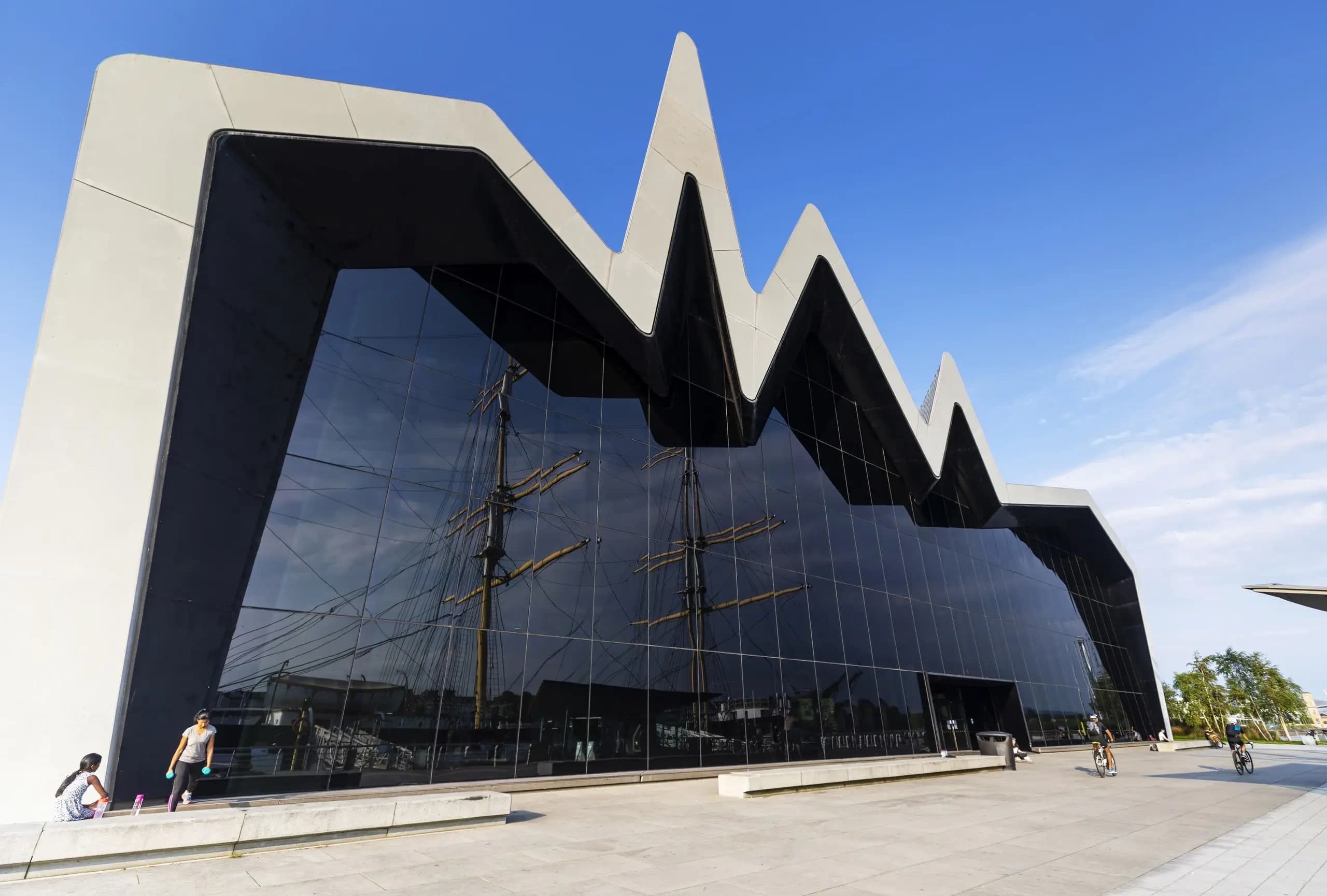 Scenic Day Trip Sightseeing Tour from Edinburgh to Glasgow