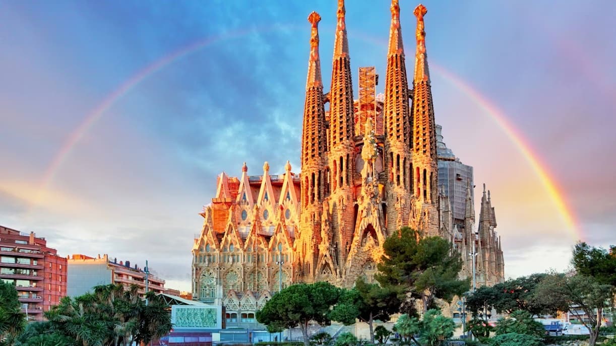 Inside Gaudí’s Sagrada Família: Official Guided Tour & Museum Experience