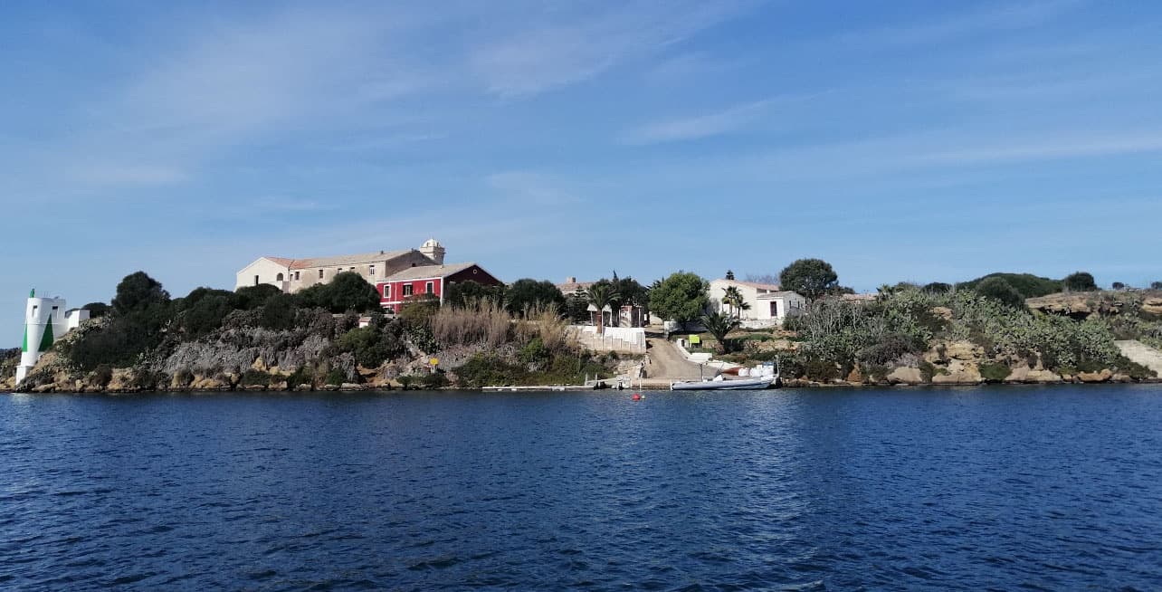 Mahón Water Taxi to Isla del Rey: Hauser & Wirth and Harbor Views