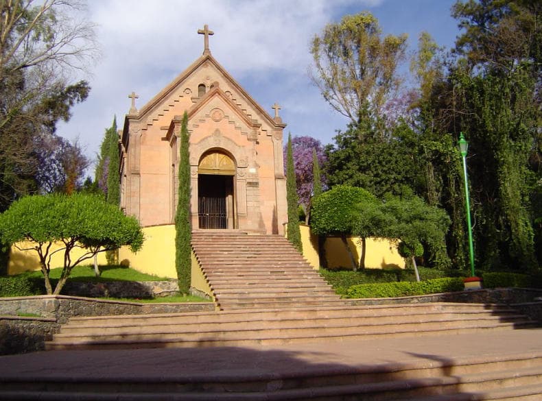 Heritage Walking Tour of Querétaro with Tranvia