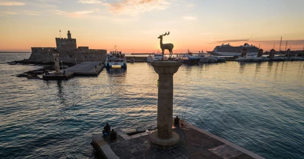 Historical Landmarks & Scenic Views with Rhodes City Tour