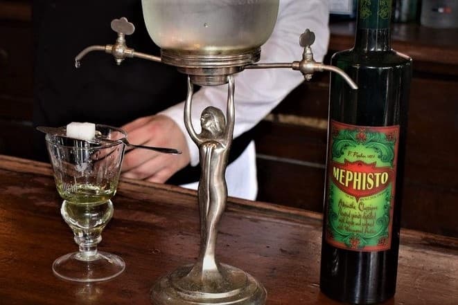 Discover New Orleans’ French Quarter Through Its Legendary Cocktails and History