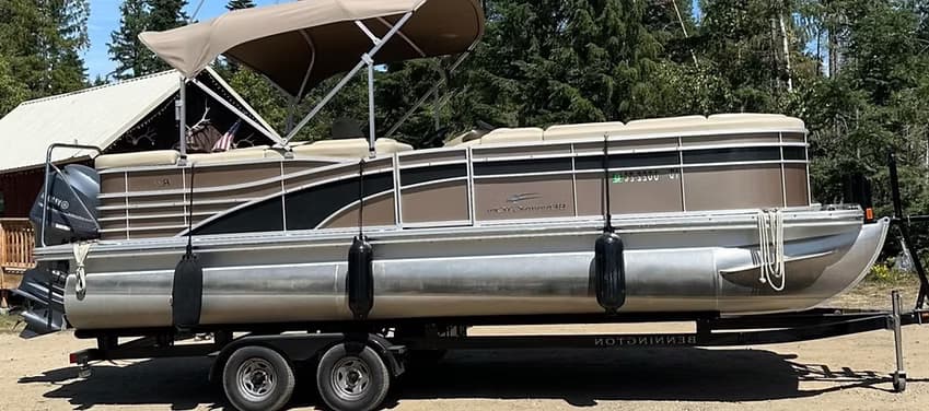 Water Activities: Bennington Tritoon at Priest Lake