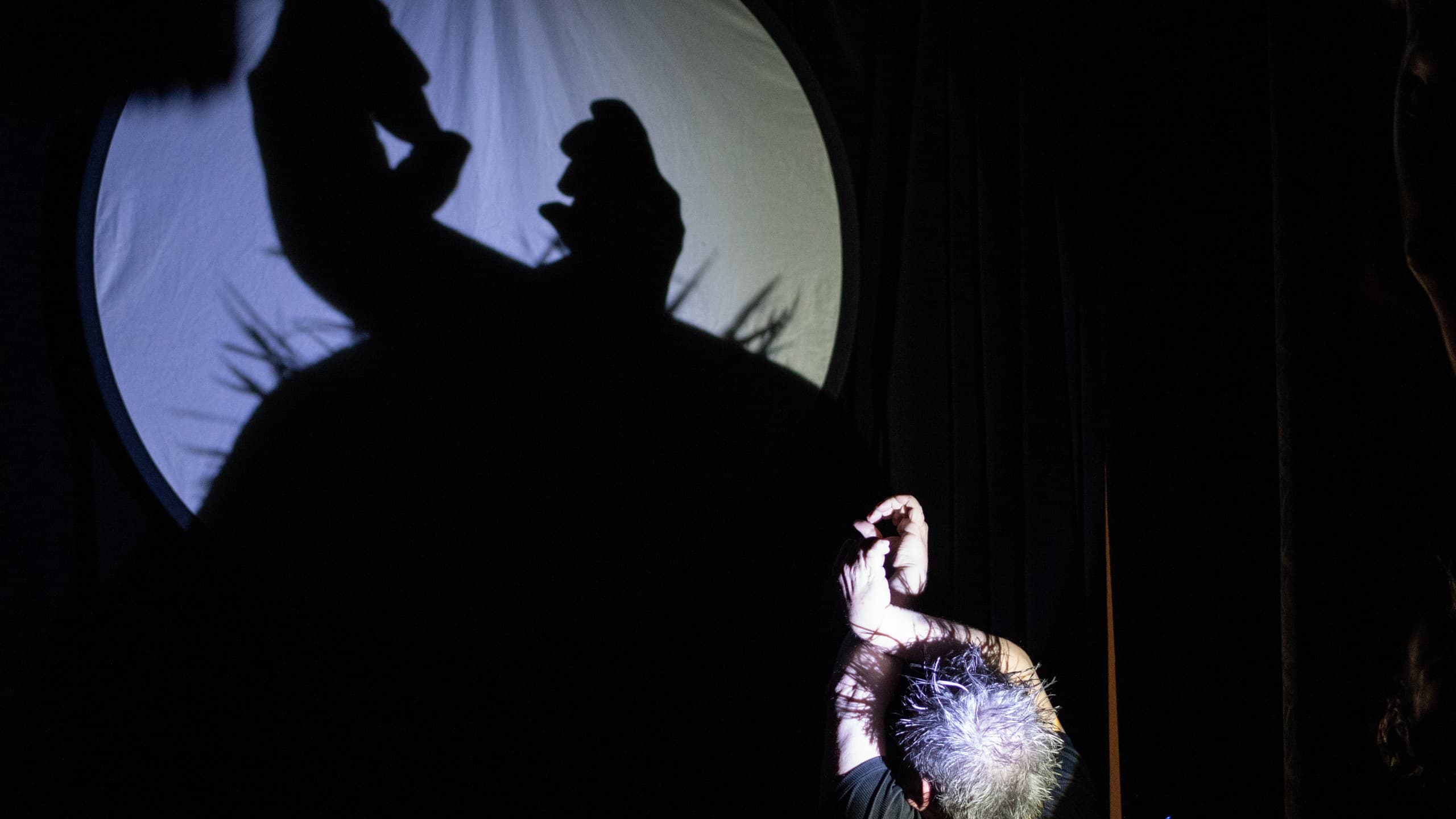 Suite Magia Madrid: Intimate Close-Up Magic by Rafa Píccola at La Cripta Mágica photo 3