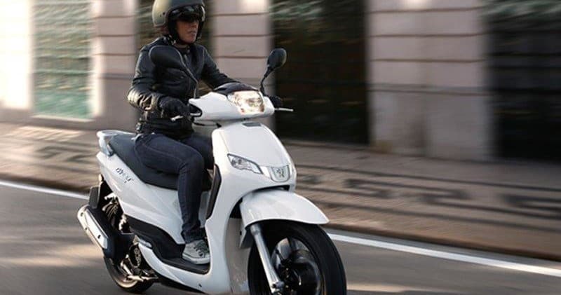 City & Scenic Scooter Adventures with Sorrento Trips