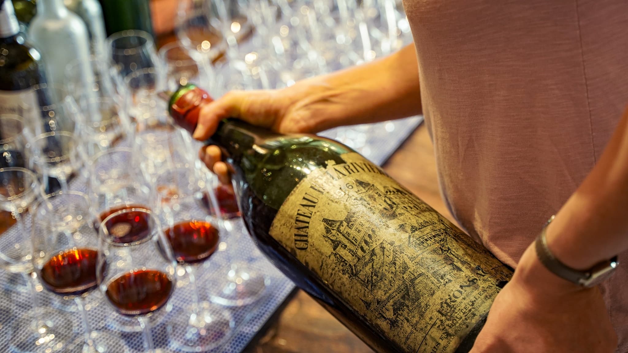 Private Wine Cellar Tour at Château de La Rivière: Exclusive Tasting and Underground Caves in Dordogne