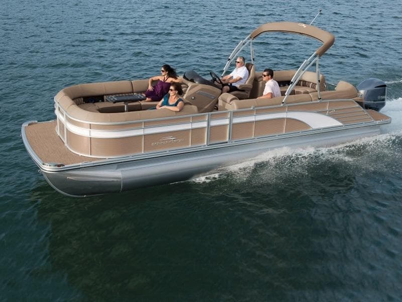 25' Bennington Tritoon Boat Rental in Delavan, Wisconsin