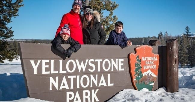 Scenic Shuttle from Flagg Ranch to Snow Lodge: Yellowstone’s Ultimate Winter Gateway
