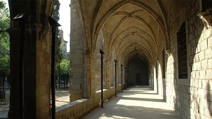 Historical Walking Tour of Barcelona with Willy SEO SL