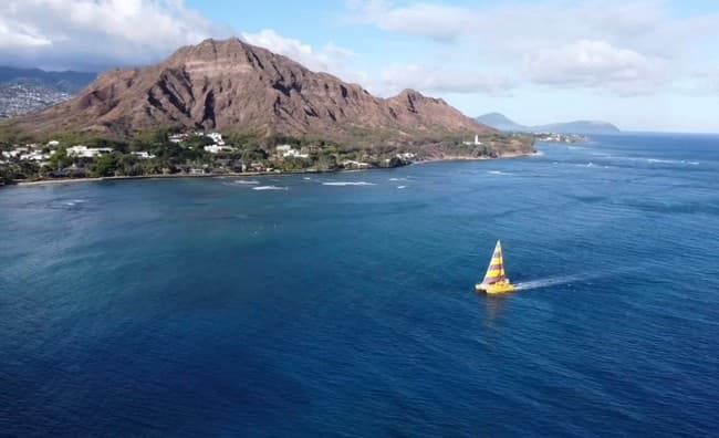 Waikiki Diamond Head Sail: One-Hour Coastal Cruise from Honolulu photo 2