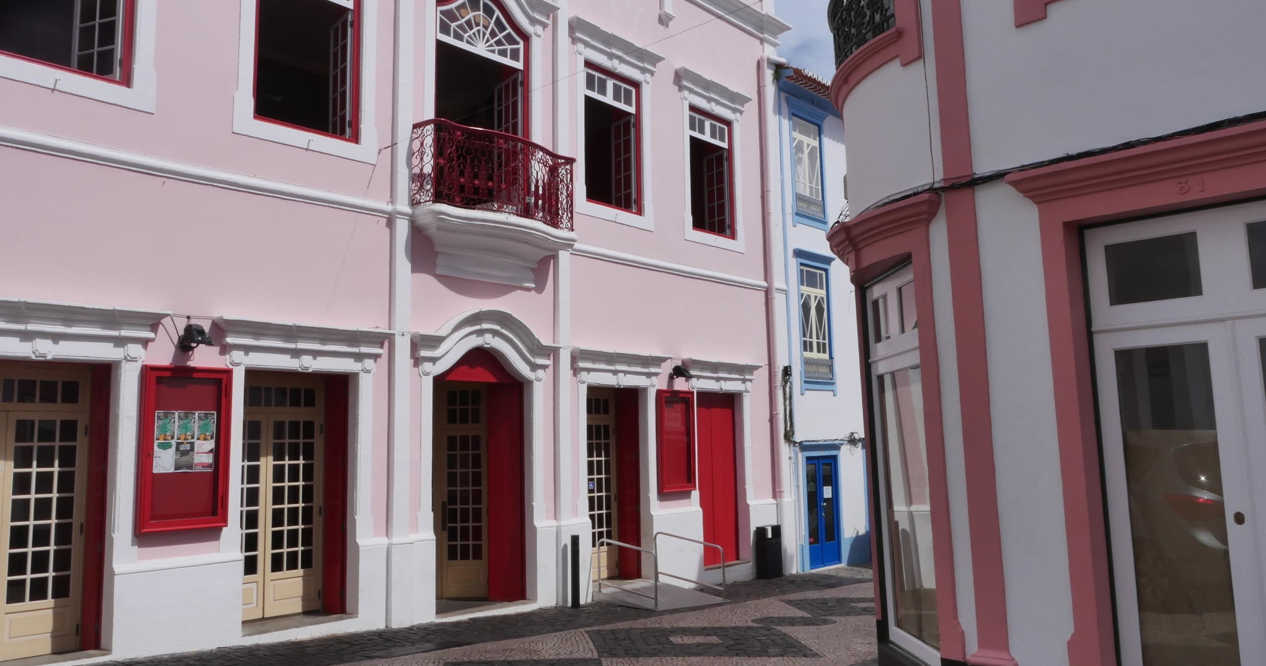 Historic Angra a Pé Walks with Sea Adventures
