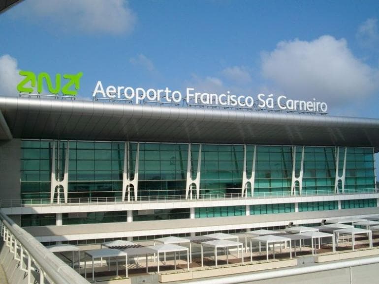 Private Porto Airport Transfer to Coimbra — Mercedes Chauffeur (1h45)