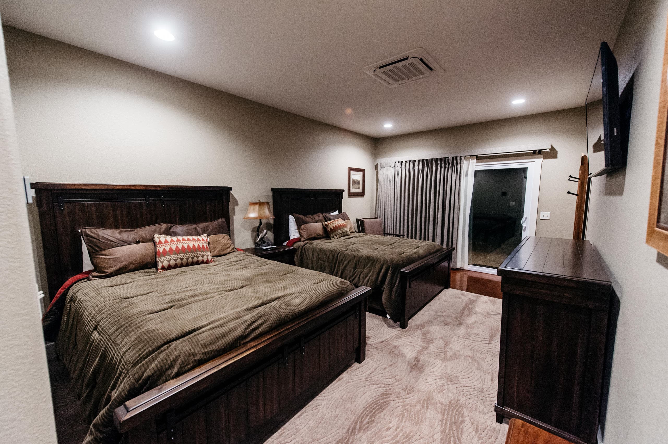 Relaxing Hotel Stay at Cranor's White River Lodge in Cotter photo 1