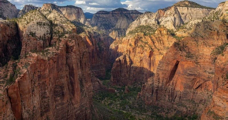 Panoramic canyon cliffs of Zion National Park showcasing trails