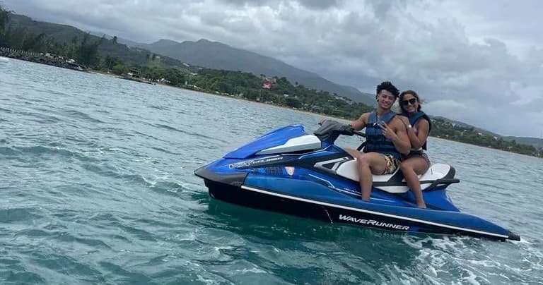 Thrilling Thirty Minute Jet Ski Rentals at Luquillo Beach with Yunque Rainforest Views