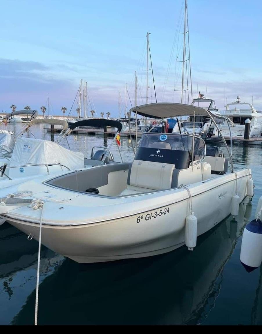 Water Activities & Invictus PNB o PER in Sitges