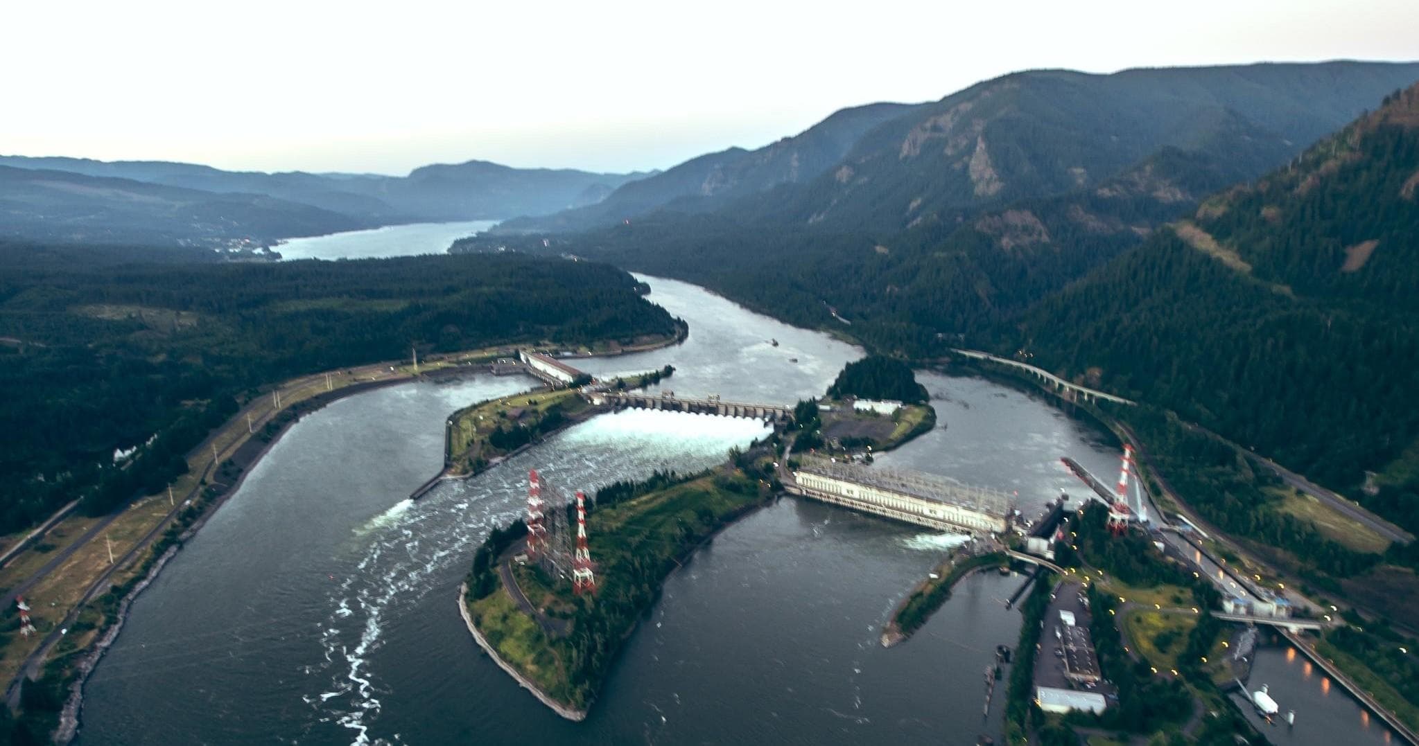 The Figure 8: Aerial Tour Over Columbia River Gorge