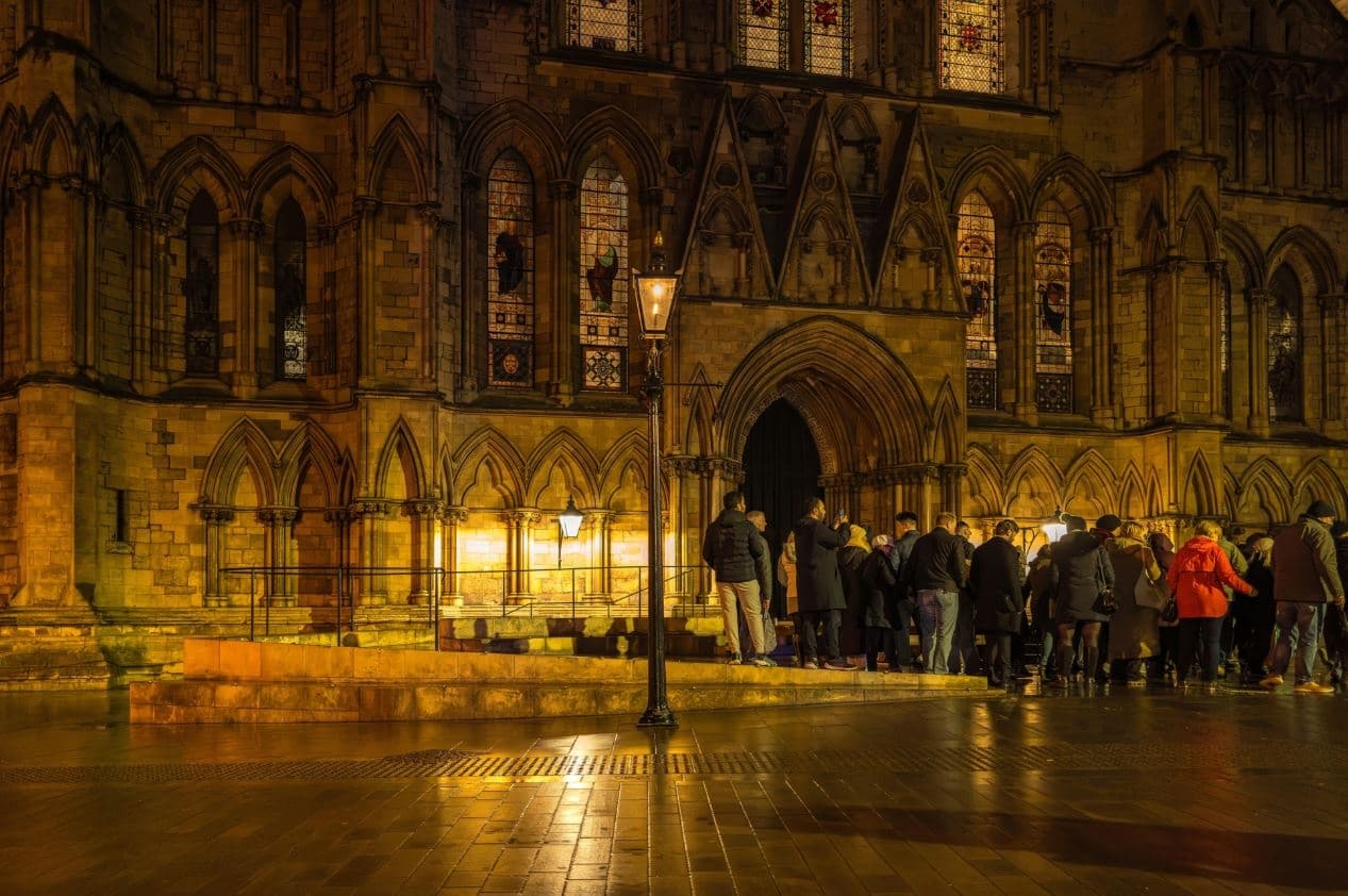 York’s Haunted Heart: Ghosts, Ghouls and Gallows — 2-Hour Spooky Walking Tour (German)