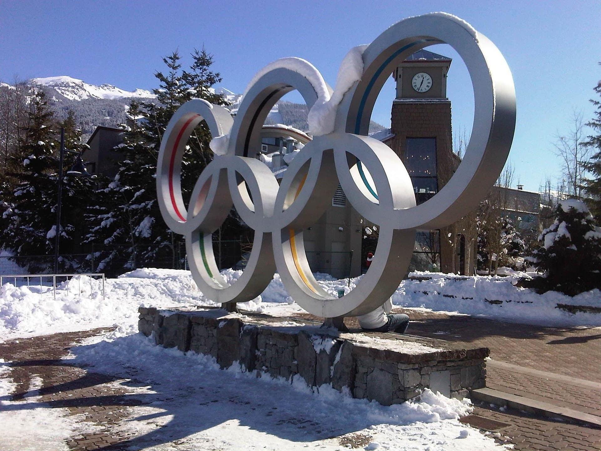 Sea-to-Sky Day Trip: Whistler Olympic Park Snowshoeing and Cross-Country Ski Tour from Vancouver