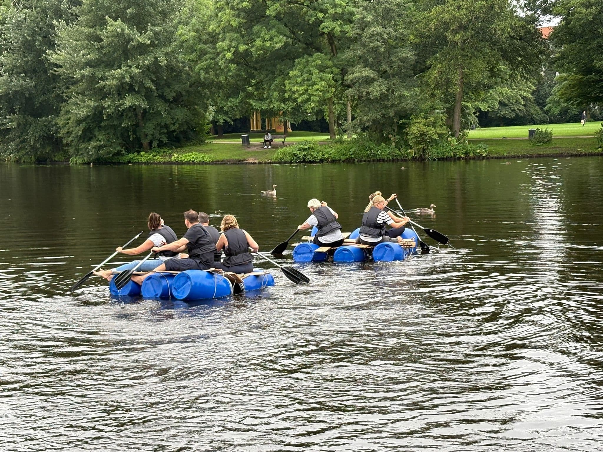 Mobile Barrel Raft-Building in Hamburg: Team-Building on the Water photo 2