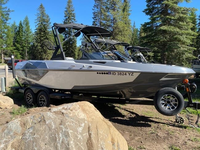 Axis T22 Wake/Surf Boat Rental on Payette Lake, McCall