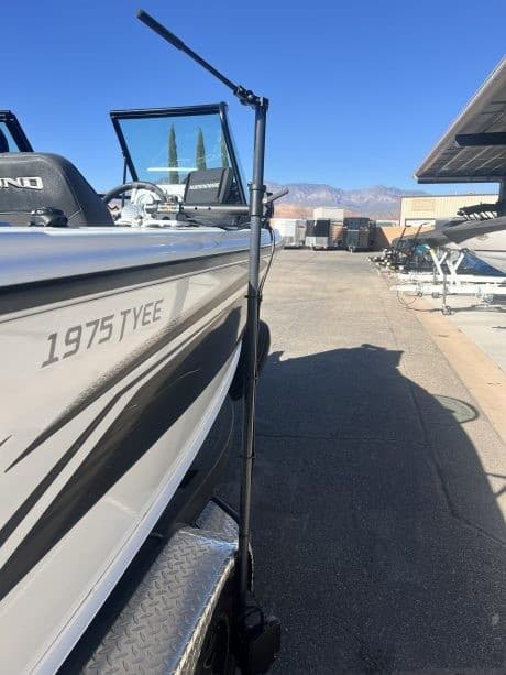 Lund 1975 Tyee Rental at Flaming Gorge — Fish the Canyons from The Pinnacle in Manila, UT