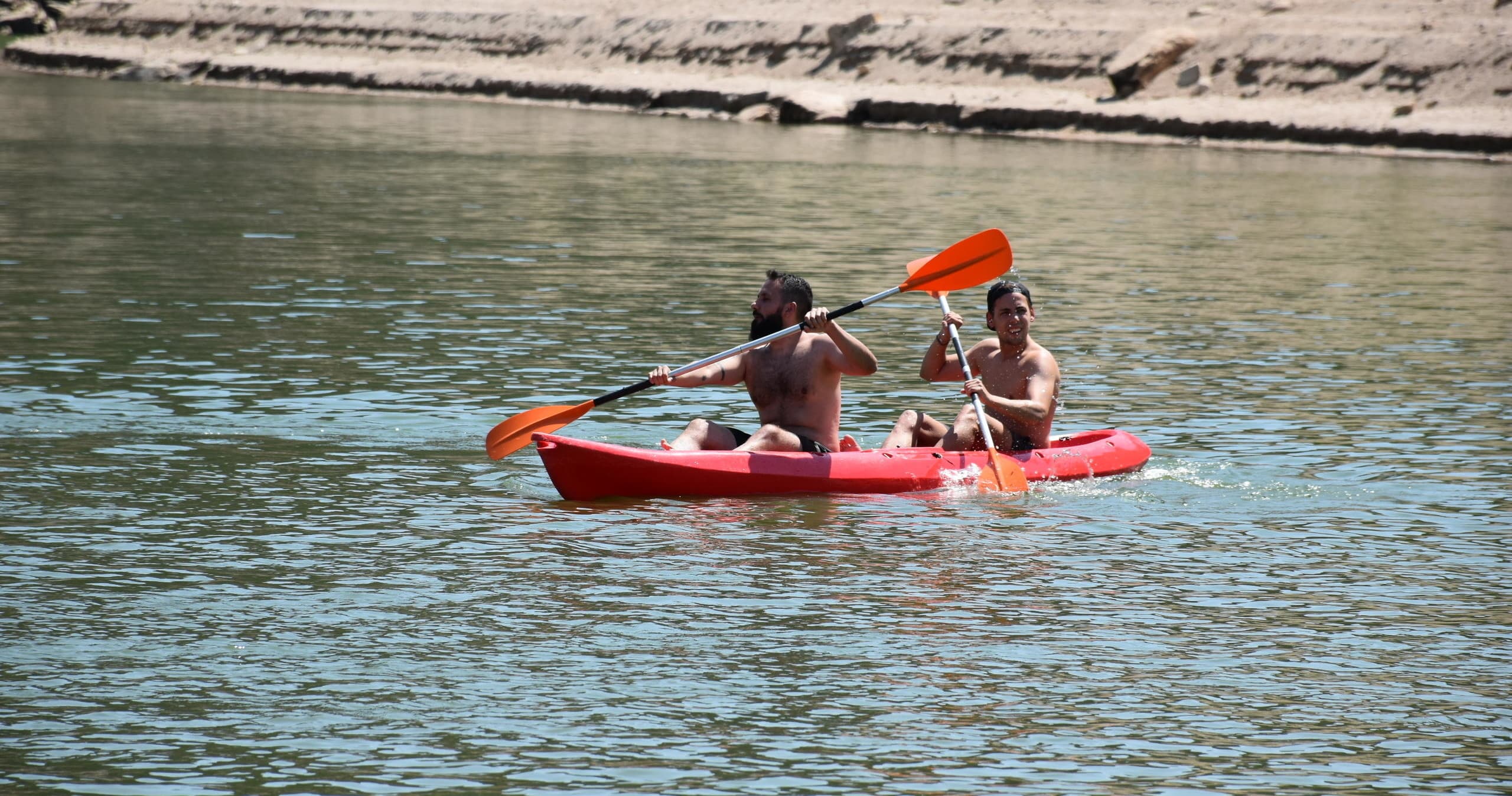Kayak Doble with WakeA Experience in Madrid’s San Juan Reservoir