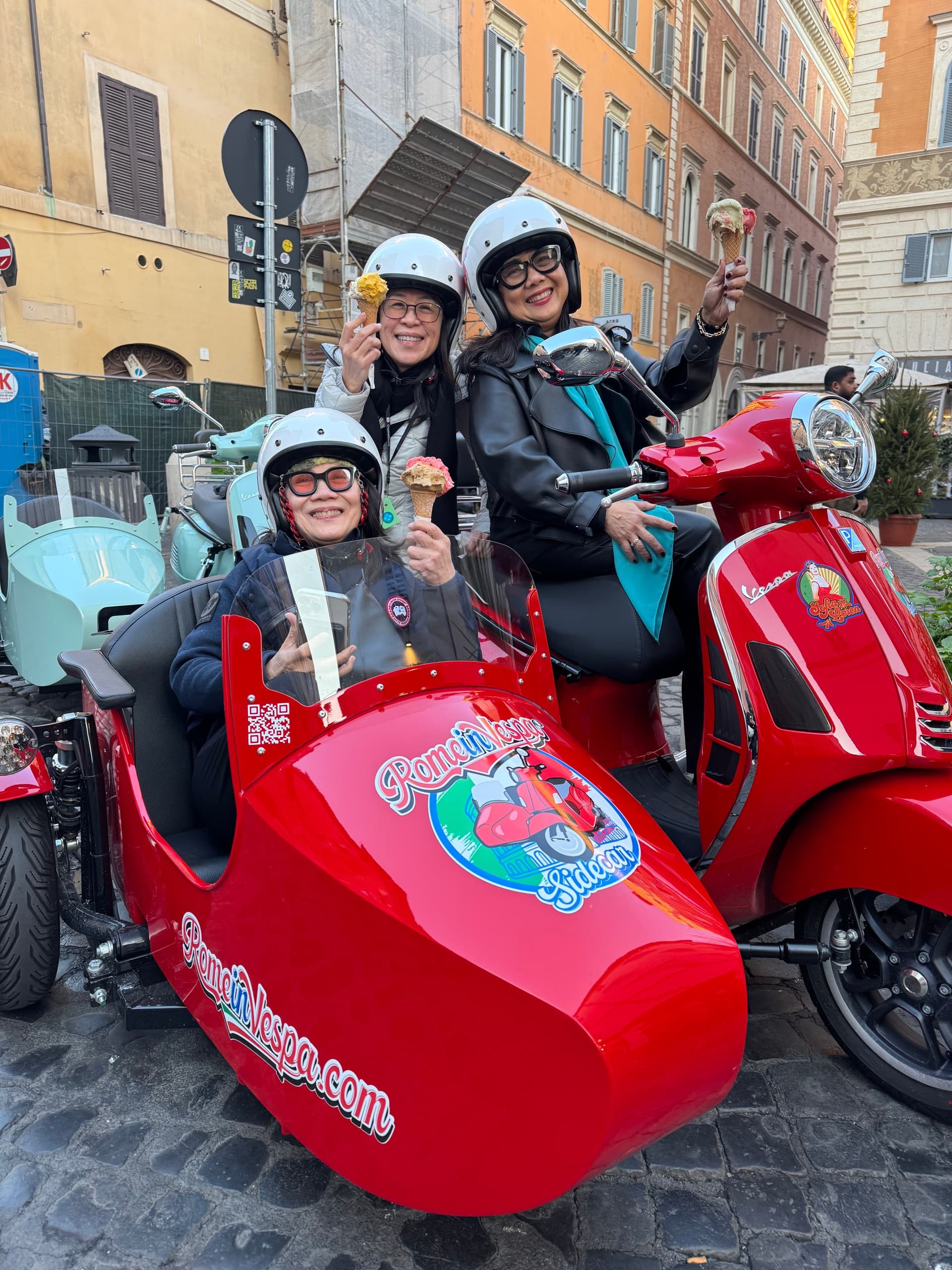 Vespa Sidecar Tour in Rome with Rome in Golf Cart