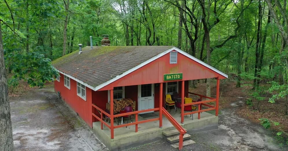 Family-Friendly Batsto Cabin: Pine Barrens Retreat with Fire Ring and Full Kitchen