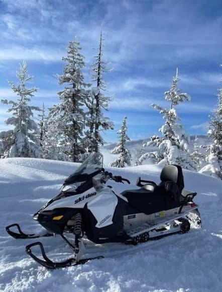 Experience Thrilling Winter Backcountry with 4-Hour Snowmobile Rentals in Cle Elum, WA