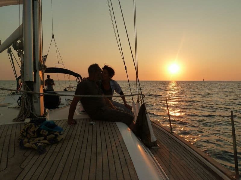 Santorini Sunset Sailing with Barca Sailing