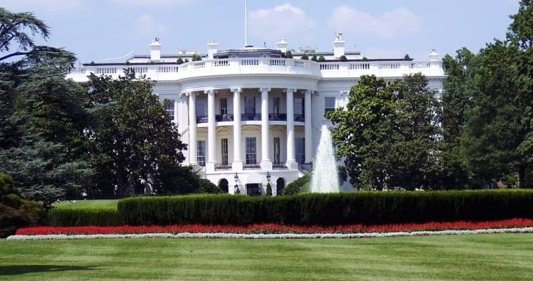 The White House north facade with fountain on sunny grounds