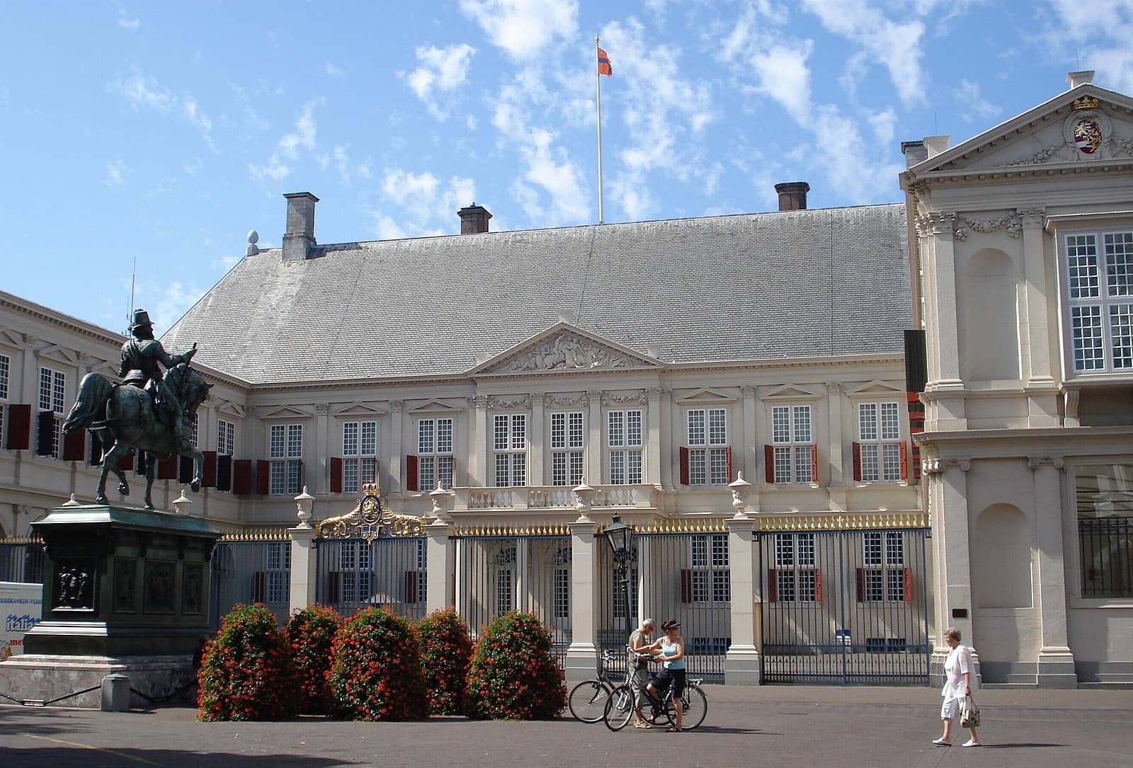 Political Walking Tour in The Hague with Discover Delft