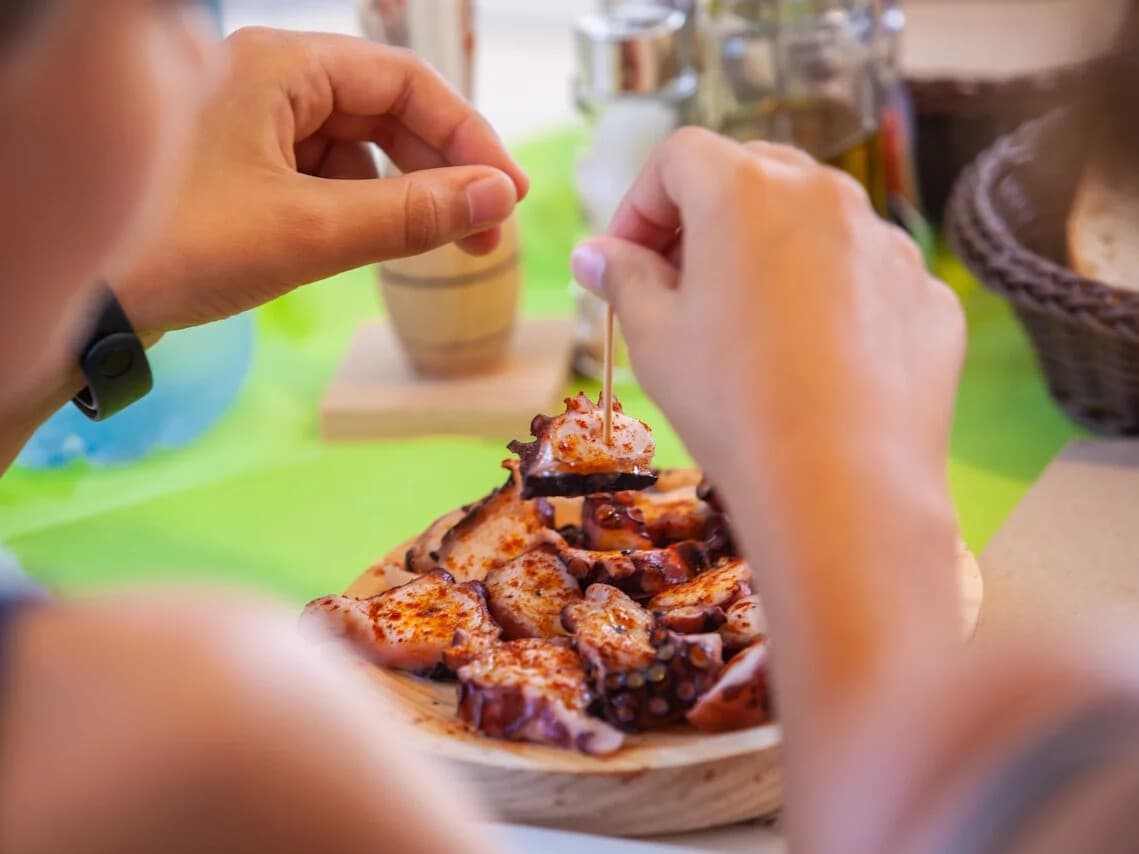 Bueu’s Ruta del Pulpo: Rías Baixas Boat Tour with Pulpo Tasting & Galician Music