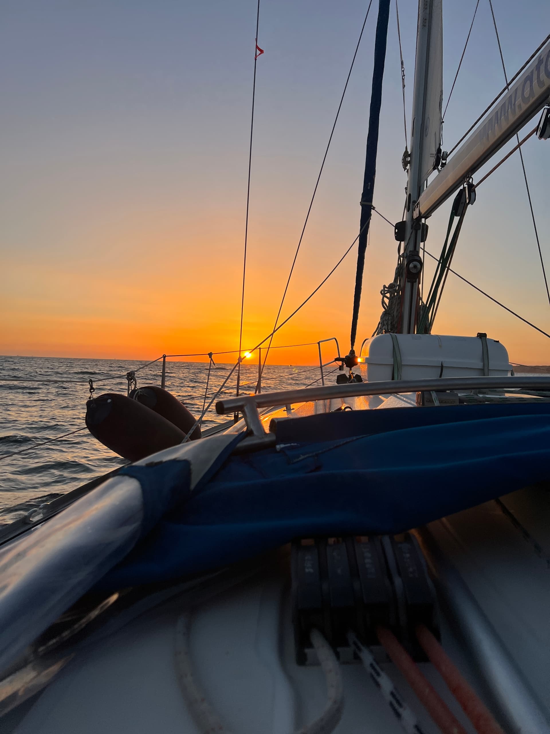 Sunset Sail in Cádiz: Two-Hour Atardecer en Velero Experience photo 4