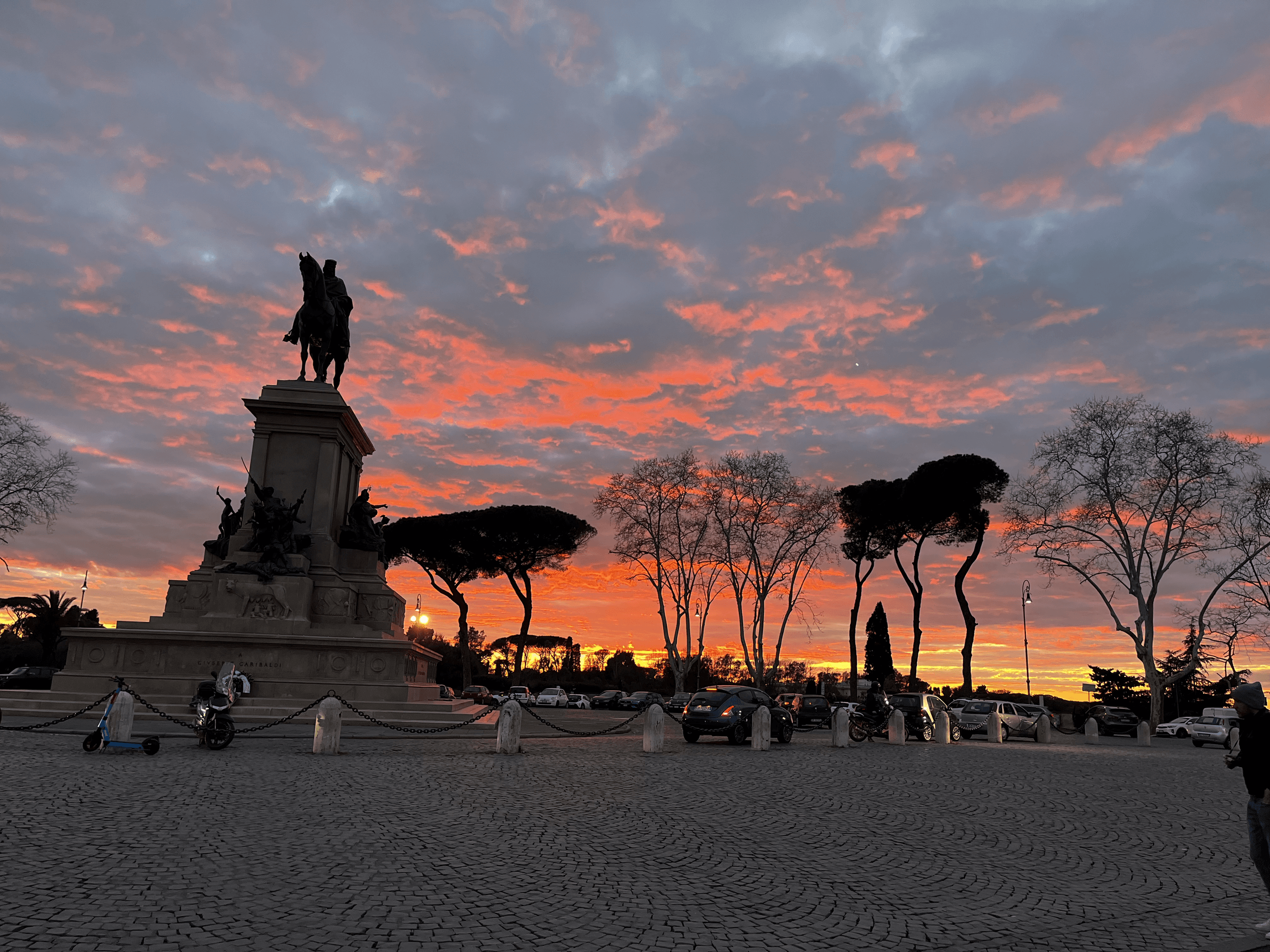 Land Adventures: Trastevere VIP Tour & Aperitivo Experience